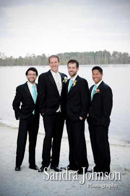 Best Lakeside wedding at Paradise Cove in Orlando, Florida - Wedding photographer - Sandra Johnson (SJFoto.com)